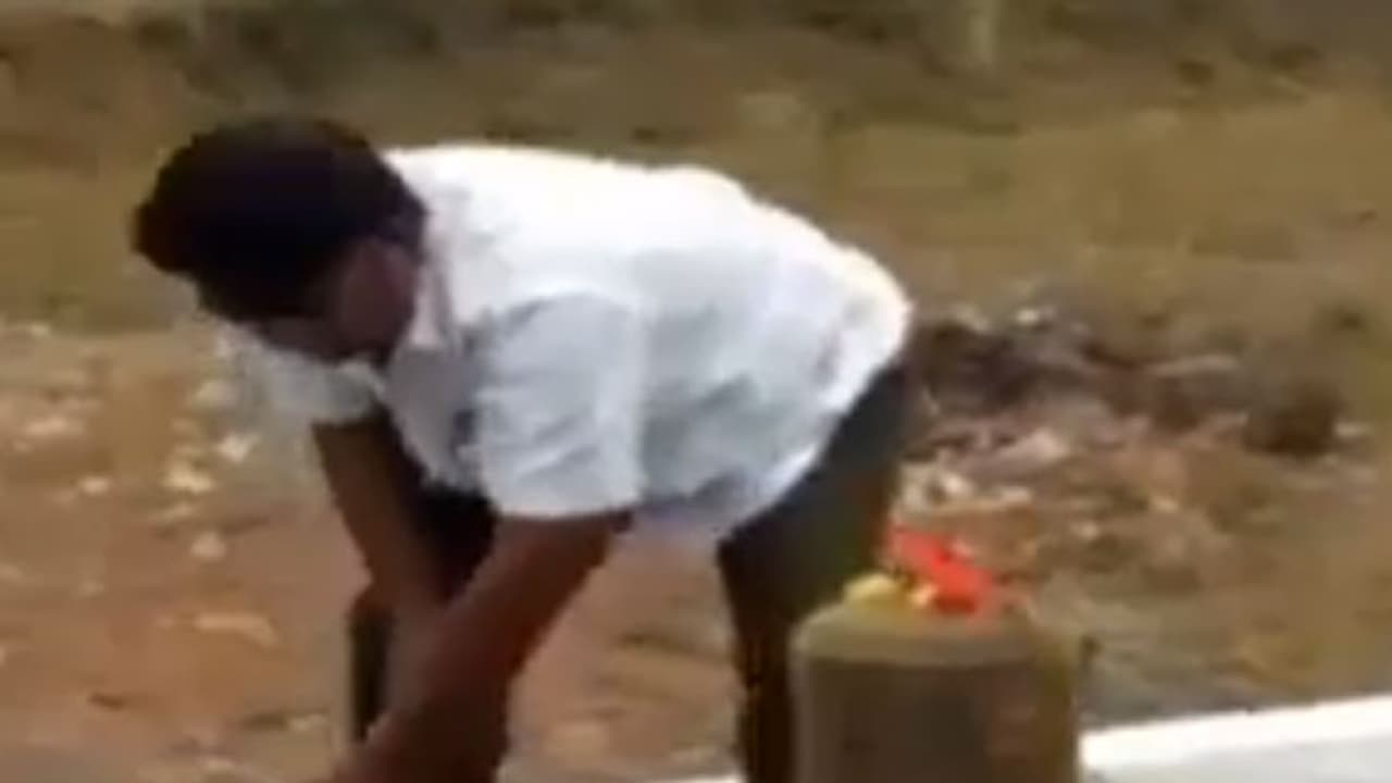 దేవతా విగ్రహాలను తొలగించిన అధికారులు దేవతా విగ్రహాలను తొలగించిన అధికారులు