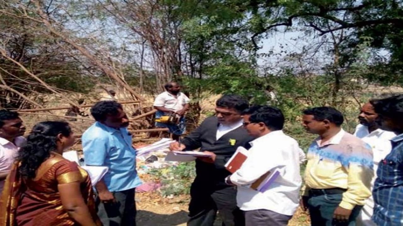சீக்கிரம் சீமைக்கருவேல மரங்களை அகற்றிவிட்டு புது மரக்கன்றுகள் நட வேண்டும் ஆணையர் உத்தரவு… சீக்கிரம் சீமைக்கருவேல மரங்களை அகற்றிவிட்டு புது மரக்கன்றுகள் நட வேண்டும் ஆணையர் உத்தரவு…