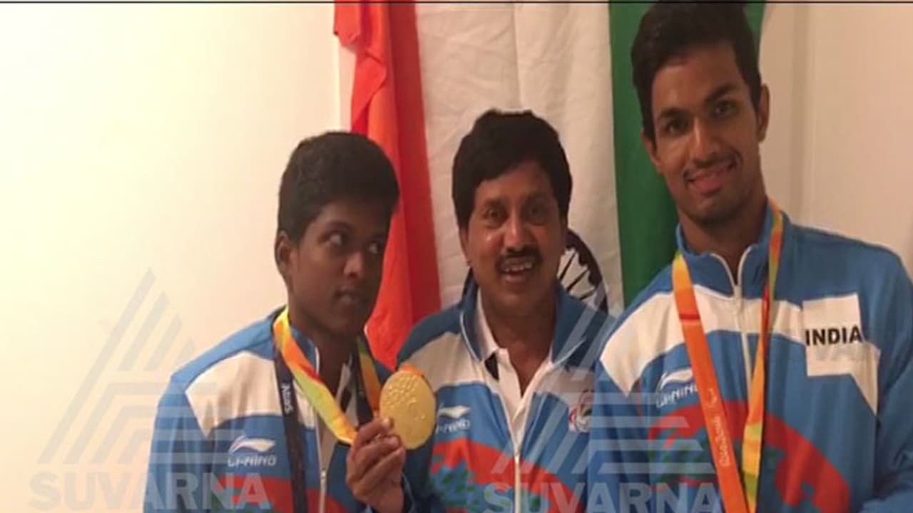 ಸುವರ್ಣನ್ಯೂಸ್'ನೊಂದಿಗೆ ಮಾತನಾಡಿದ ರಿಯೋ ಪದಕ ವಿಜೇತರು, ಇಲ್ಲಿದೆ ಎಕ್ಸ್'ಕ್ಲೂಸಿವ್ ವಿಡಿಯೋ...! ಸುವರ್ಣನ್ಯೂಸ್'ನೊಂದಿಗೆ ಮಾತನಾಡಿದ ರಿಯೋ ಪದಕ ವಿಜೇತರು, ಇಲ್ಲಿದೆ ಎಕ್ಸ್'ಕ್ಲೂಸಿವ್ ವಿಡಿಯೋ...!