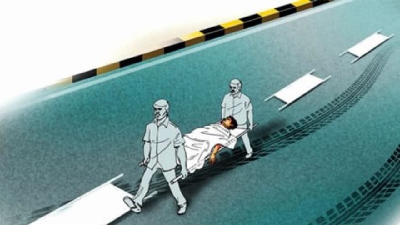 நடுரோட்டில் நின்றுக் கொண்டிருந்த மாட்டின்மீது இருசக்கர வாகனம் மோதியதில் இளைஞர் பலி… நடுரோட்டில் நின்றுக் கொண்டிருந்த மாட்டின்மீது இருசக்கர வாகனம் மோதியதில் இளைஞர் பலி…