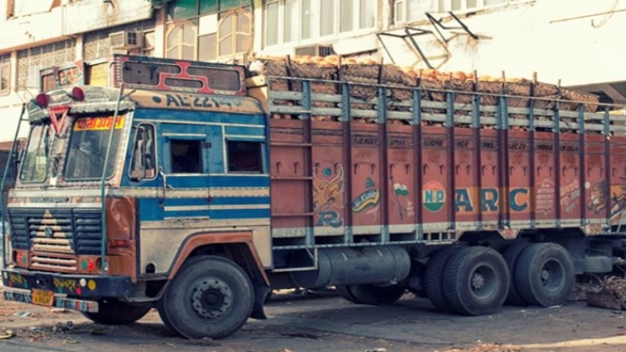 லாரி மோதி சிறுவன் பலியான விபத்து... டிரைவருக்கு டெல்லி நீதிமன்றம் அதிர்ச்சித் தீர்ப்பு தீர்ப்புனா இப்படித்தான் இருக்கனும்…!! லாரி மோதி சிறுவன் பலியான விபத்து... டிரைவருக்கு டெல்லி நீதிமன்றம் அதிர்ச்சித் தீர்ப்பு தீர்ப்புனா இப்படித்தான் இருக்கனும்…!!