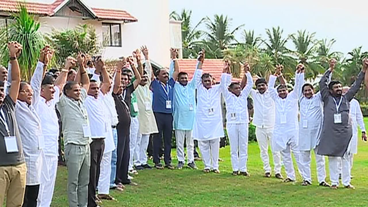 ಬೆಂಗಳೂರಿನಲ್ಲಿ ಗುಜರಾತ್ ಶಾಸಕರ ಜೀವಕ್ಕೆ ಅಪಾಯ? ಸುಳಿವು ನೀಡಿದೆ ಗುಜರಾತ್'ನಿಂದ ಬಂದ ಪತ್ರ ಬೆಂಗಳೂರಿನಲ್ಲಿ ಗುಜರಾತ್ ಶಾಸಕರ ಜೀವಕ್ಕೆ ಅಪಾಯ? ಸುಳಿವು ನೀಡಿದೆ ಗುಜರಾತ್'ನಿಂದ ಬಂದ ಪತ್ರ