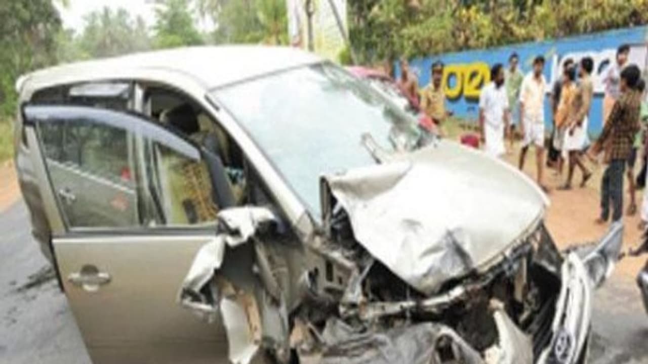 സ്റ്റിയറിംഗ് ഇങ്ങനെ പിടിച്ചാല് എയര്ബാഗുകള് തുറക്കില്ല! സ്റ്റിയറിംഗ് ഇങ്ങനെ പിടിച്ചാല് എയര്ബാഗുകള് തുറക്കില്ല!