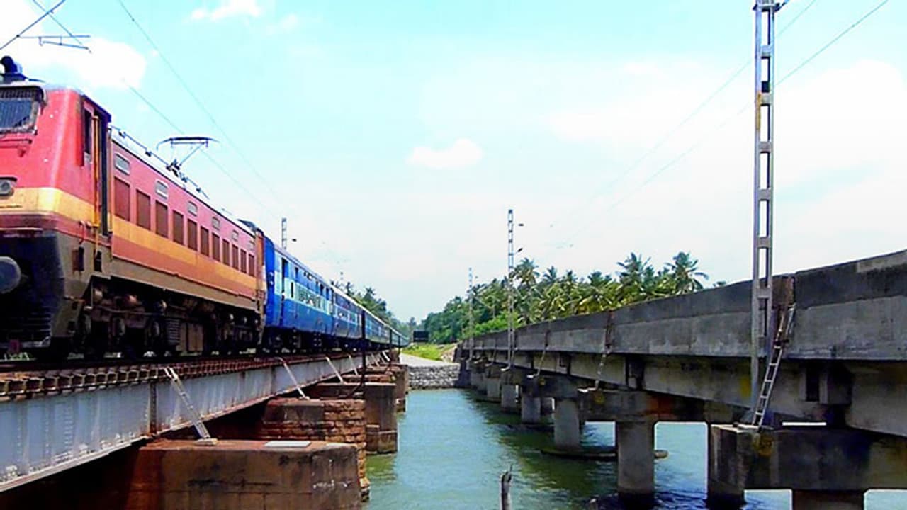 Kerala girl falls into lake from moving train, makes miraculous escape Kerala girl falls into lake from moving train, makes miraculous escape