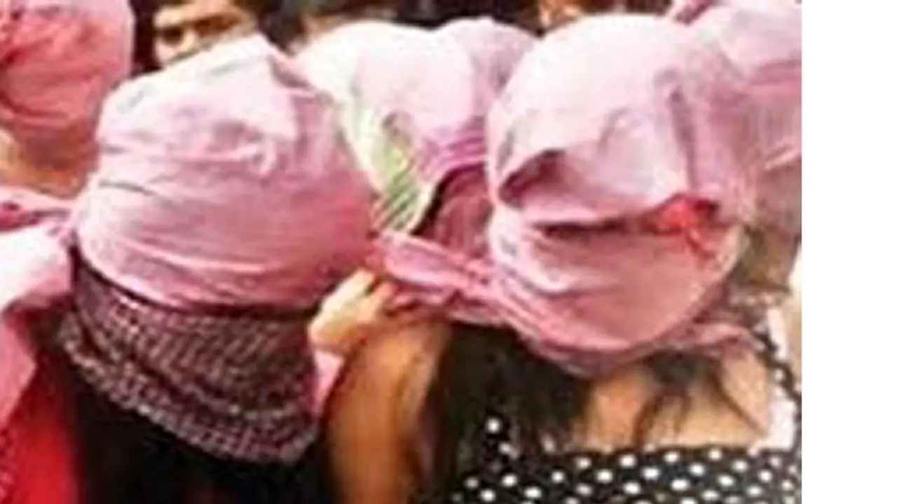 ನಟಿಯರನ್ನು ಬಳಸಿ ವೇಶ್ಯಾವಾಟಿಕೆ ನಟಿಯರನ್ನು ಬಳಸಿ ವೇಶ್ಯಾವಾಟಿಕೆ