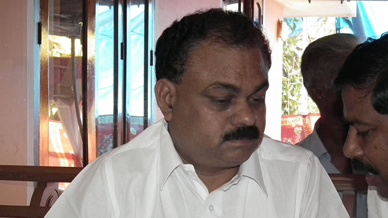 ജോലി തട്ടിപ്പ് കേസില് മുന് എം.എല്.എ എം.പി വിന്സെന്റിനെ അറസ്റ്റ് ചെയ്തു; കേസില് പീതാംബരക്കുറുപ്പും പ്രതി ജോലി തട്ടിപ്പ് കേസില് മുന് എം.എല്.എ എം.പി വിന്സെന്റിനെ അറസ്റ്റ് ചെയ്തു; കേസില് പീതാംബരക്കുറുപ്പും പ്രതി