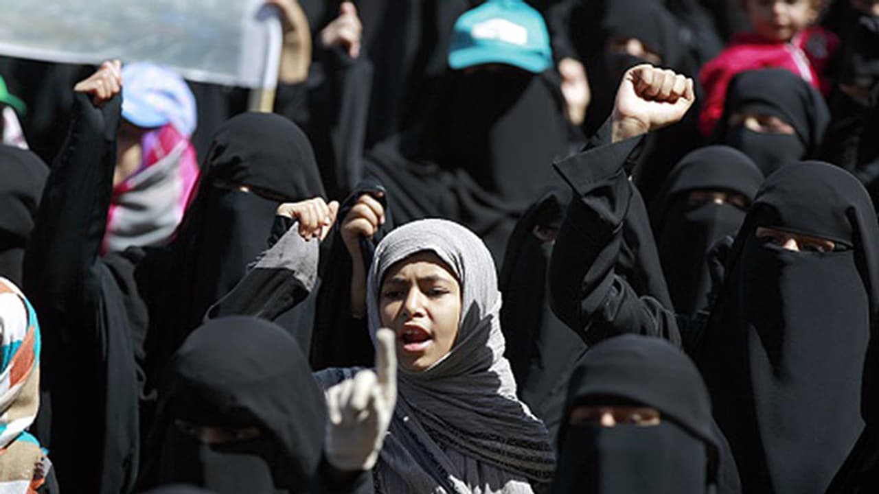 സ്ത്രീകള്ക്ക് ഇനി മുതല് റസ്റ്റോറന്റുകളിലും ജോലി ചെയ്യാമെന്ന് സൗദി സ്ത്രീകള്ക്ക് ഇനി മുതല് റസ്റ്റോറന്റുകളിലും ജോലി ചെയ്യാമെന്ന് സൗദി