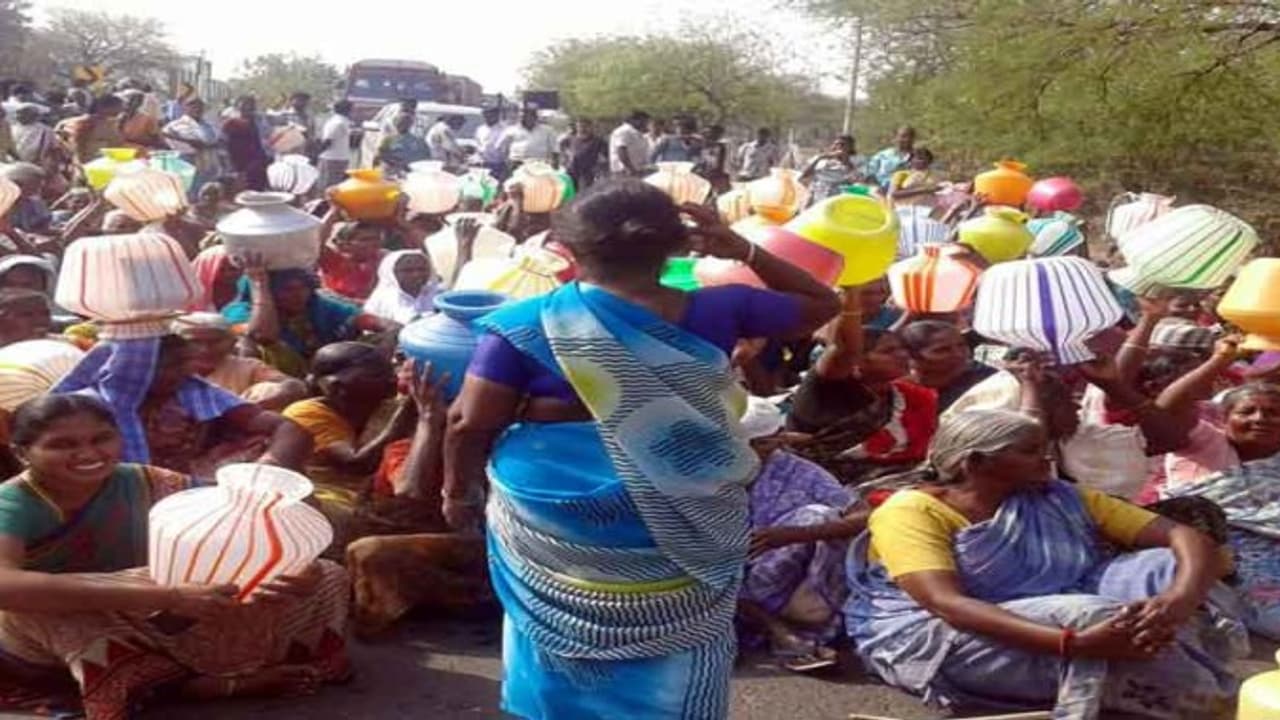 அமராவதியில் இருந்து திறக்கப்பட்ட தண்ணீர் கரூர் மாவட்டத்தின் எல்லையைக் கூட தொடவில்லை… அமராவதியில் இருந்து திறக்கப்பட்ட தண்ணீர் கரூர் மாவட்டத்தின் எல்லையைக் கூட தொடவில்லை…