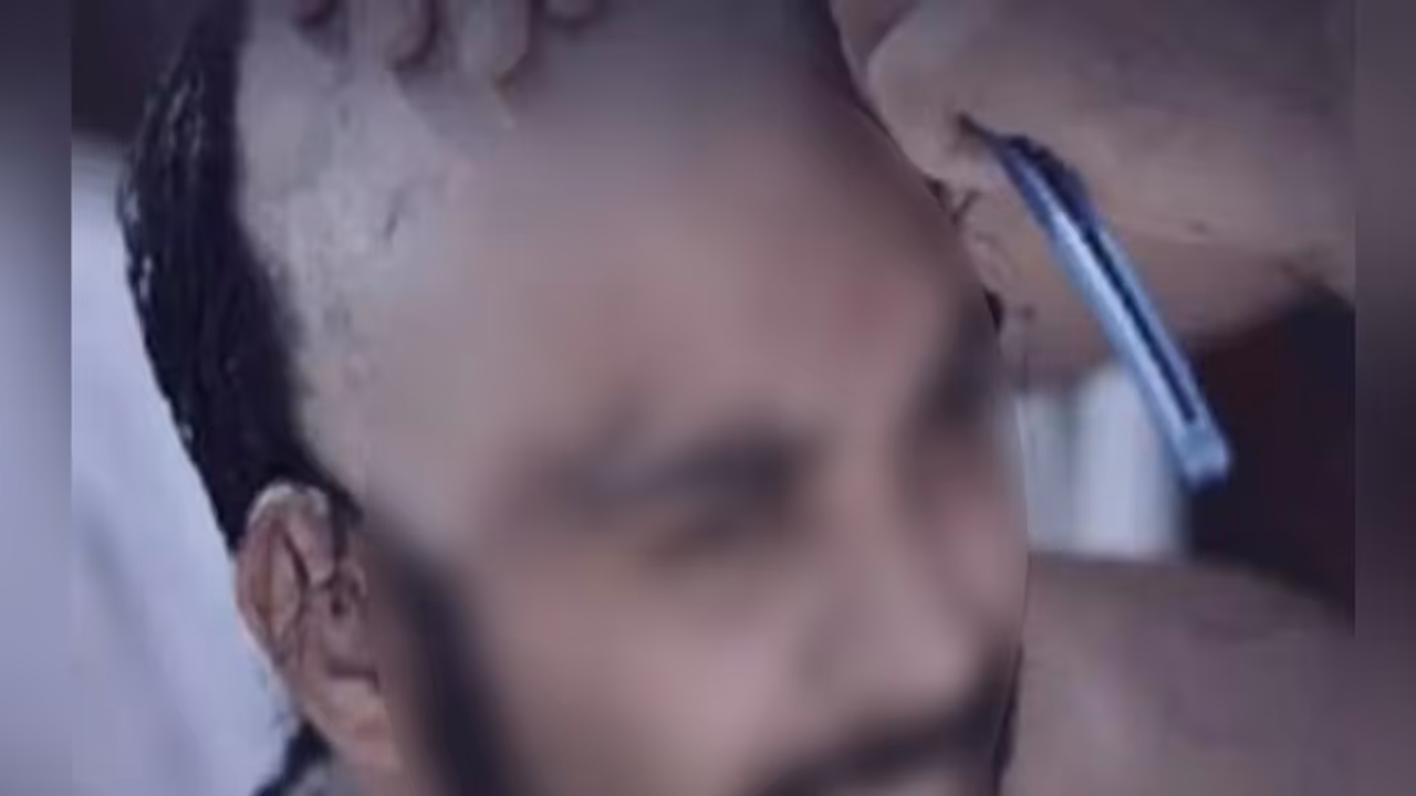 சென்னை கல்லூரி மாணவர்களுக்கு மொட்டை அடித்த போலீஸ்! சென்னை கல்லூரி மாணவர்களுக்கு மொட்டை அடித்த போலீஸ்!