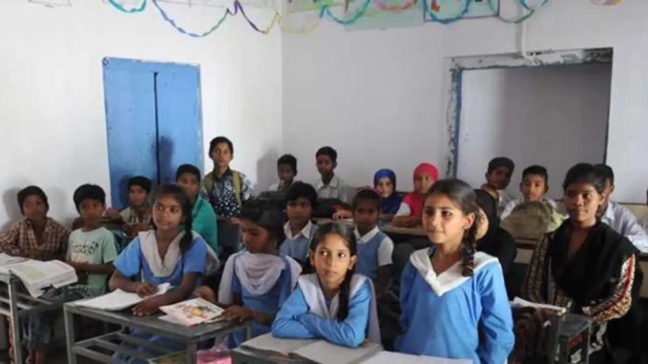 ಶಾಲೆಗಳಲ್ಲಿ ವಿದ್ಯಾರ್ಥಿಗಳು ಪ್ರೆಸೆಂಟ್ ಬದಲು ಜೈಹಿಂದ್ ಕಡ್ಡಾಯ : ಸರ್ಕಾರ ಶಾಲೆಗಳಲ್ಲಿ ವಿದ್ಯಾರ್ಥಿಗಳು ಪ್ರೆಸೆಂಟ್ ಬದಲು ಜೈಹಿಂದ್ ಕಡ್ಡಾಯ : ಸರ್ಕಾರ