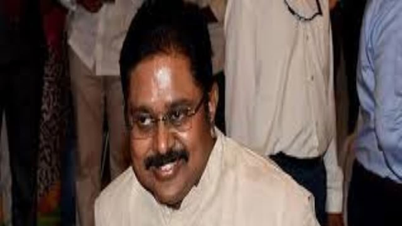 அதிமுகவில் அடுத்த குழப்பம்….அண்ணா தொழிற்சங்கத்திற்கு புதிய நிர்வாகிகளை நியமித்தார் டி.டி.வி.தினகரன்….. அதிமுகவில் அடுத்த குழப்பம்….அண்ணா தொழிற்சங்கத்திற்கு புதிய நிர்வாகிகளை நியமித்தார் டி.டி.வி.தினகரன்…..