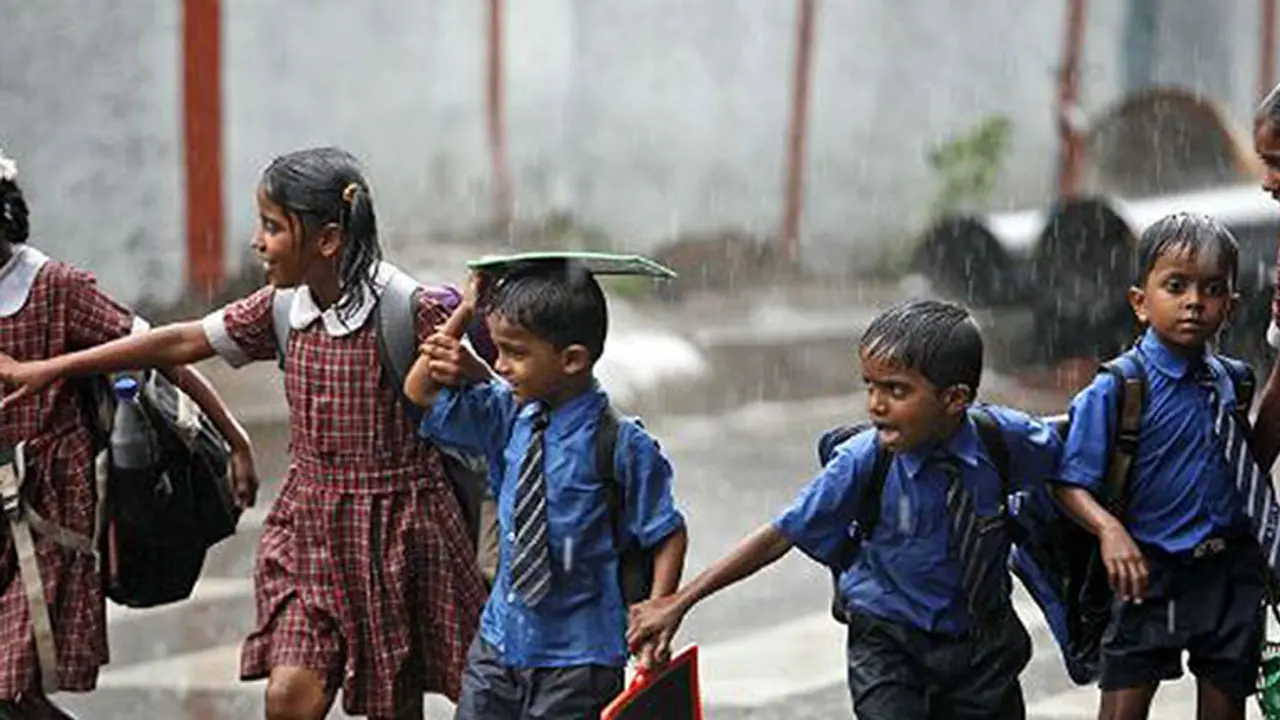 സ്കൂളുകള് ഏറ്റെടുത്താല് പ്രശ്നം തീരുമെന്ന് ആര് പറഞ്ഞു? സ്കൂളുകള് ഏറ്റെടുത്താല് പ്രശ്നം തീരുമെന്ന് ആര് പറഞ്ഞു?