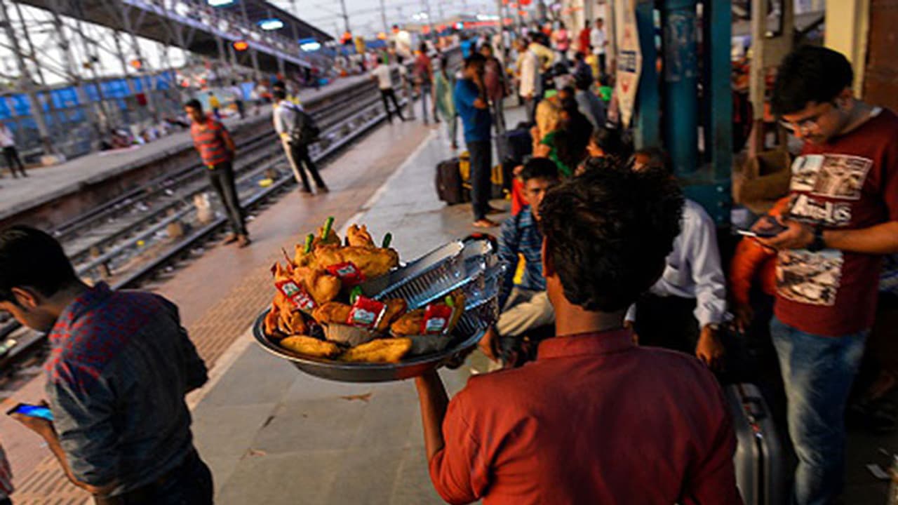 Delhi Patna Rajdhani Express leaves passengers hungry, thirsty for 16 hours Delhi Patna Rajdhani Express leaves passengers hungry, thirsty for 16 hours