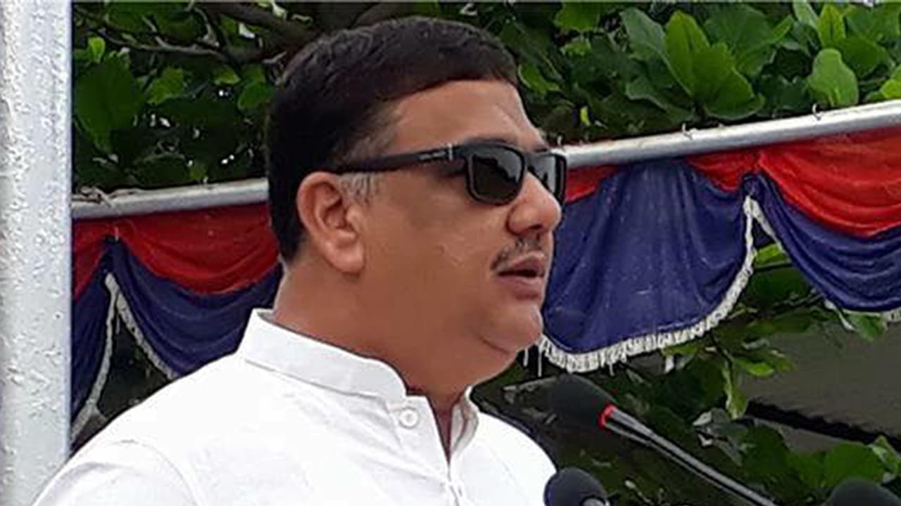 ಡಿಕೆಶಿಗೆ ಜೈಕಾರ ಹಾಕುತ್ತಿದ್ದವಗೆ ತನ್ವೀರ್ ಸೇಠ್ ಕಪಾಳ ಮೋಕ್ಷ