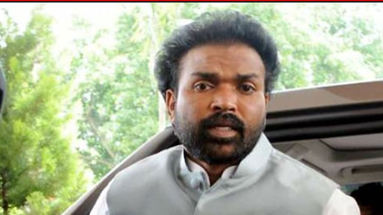 ಕಾಂಗ್ರೆಸಿಗನ ಜೊತೆ ಶ್ರೀ ರಾಮುಲು ಸಹೋದರಿ ಪುತ್ರಿ ವಿವಾಹ ಕಾಂಗ್ರೆಸಿಗನ ಜೊತೆ ಶ್ರೀ ರಾಮುಲು ಸಹೋದರಿ ಪುತ್ರಿ ವಿವಾಹ