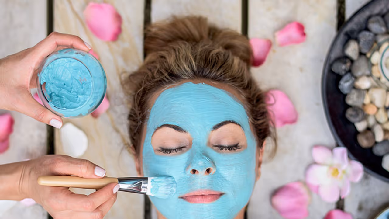 ফেসিয়াল করার পর সাবধান, ভুলেও করবেন না এই কাজগুলো ফেসিয়াল করার পর সাবধান, ভুলেও করবেন না এই কাজগুলো