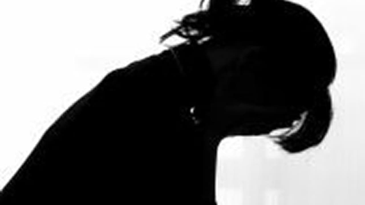 பணத்துக்காக மனைவியை விபச்சாரத்தில் தள்ளும் கணவர்… உ.பி.யில் பரபரப்பு சம்பவம்!! பணத்துக்காக மனைவியை விபச்சாரத்தில் தள்ளும் கணவர்… உ.பி.யில் பரபரப்பு சம்பவம்!!