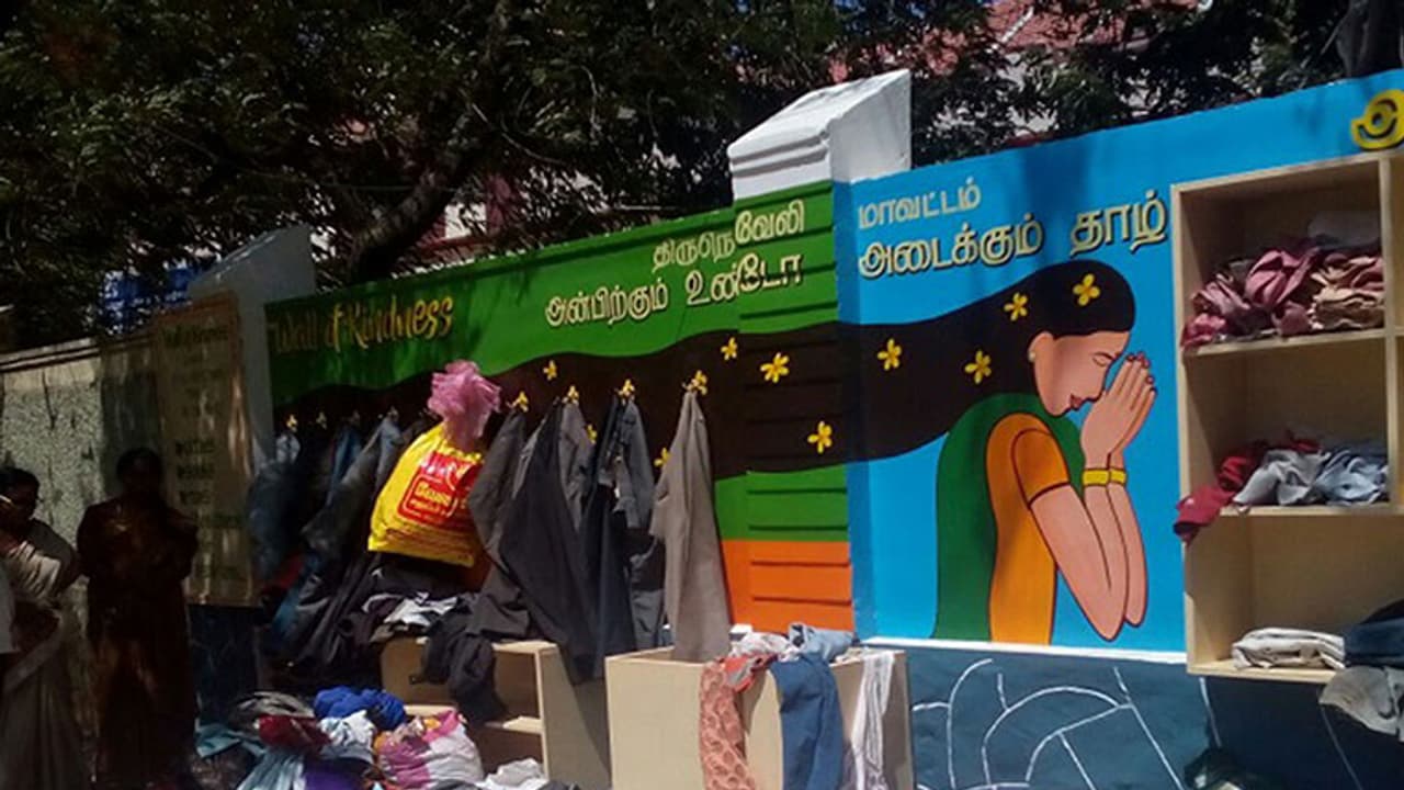 പാവപ്പെട്ടവര്ക്കായി മതിലൊരുക്കി ഒരു കളക്ട്രര് പാവപ്പെട്ടവര്ക്കായി മതിലൊരുക്കി ഒരു കളക്ട്രര്