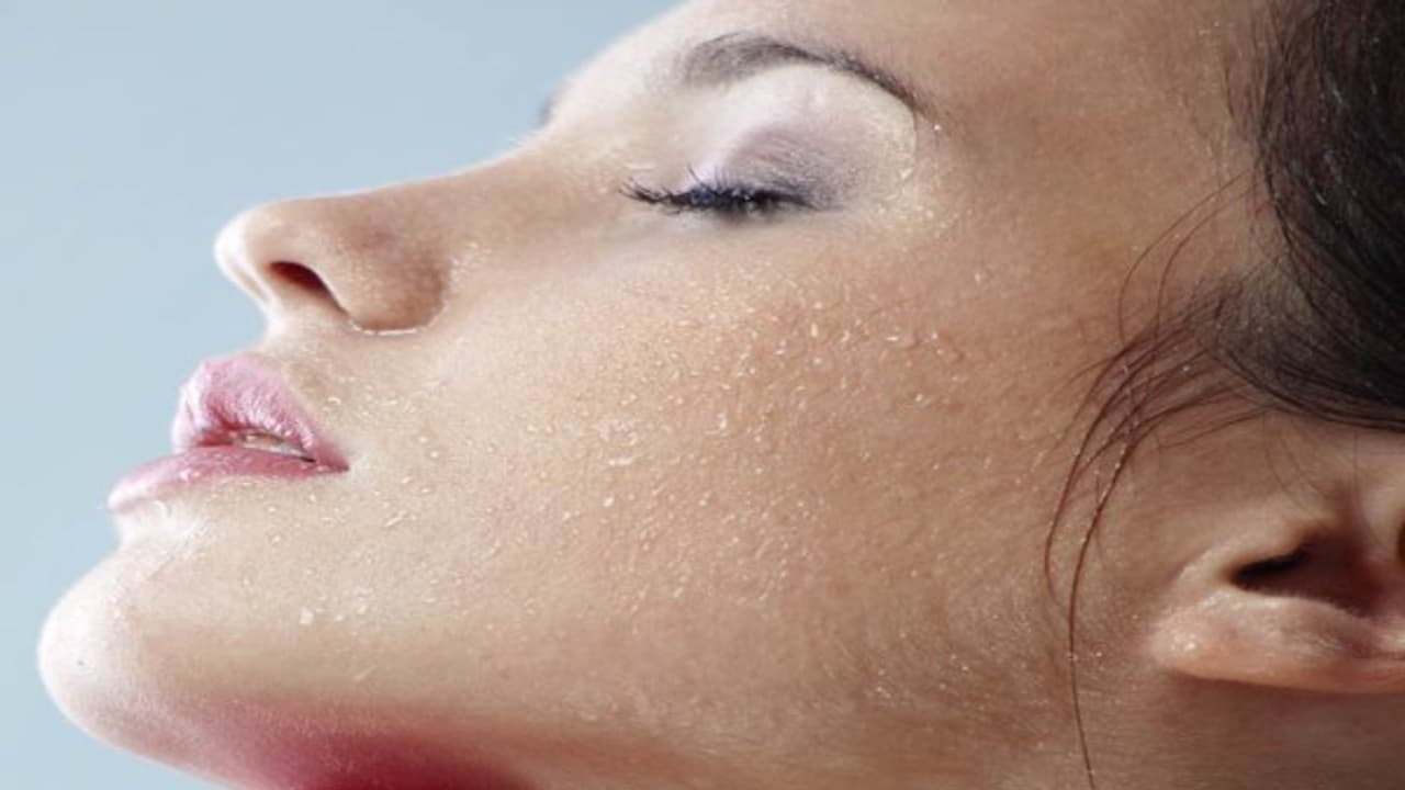 பனிக் காலத்தில் உங்கள் சருமத்தை பாதுகாக்க கண்டதெல்லாம் செய்யாமல் இதை செய்யுங்கள் போதும்... பனிக் காலத்தில் உங்கள் சருமத்தை பாதுகாக்க கண்டதெல்லாம் செய்யாமல் இதை செய்யுங்கள் போதும்...