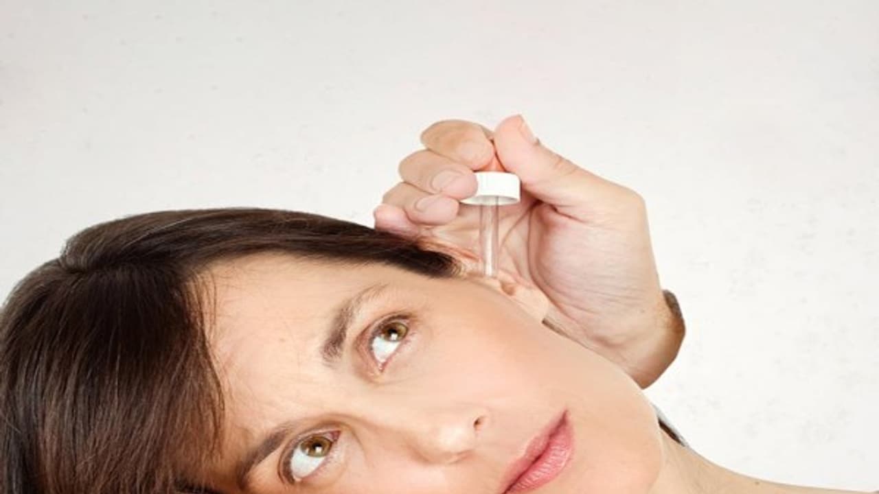 காதில் இருக்கும் தொற்றுக் கிருமிகளை அழிக்கும் ஆயில் பயன்படுத்தி பாருங்கள் நீங்களே ஆச்சரியப்படுவீர்கள்... காதில் இருக்கும் தொற்றுக் கிருமிகளை அழிக்கும் ஆயில் பயன்படுத்தி பாருங்கள் நீங்களே ஆச்சரியப்படுவீர்கள்...