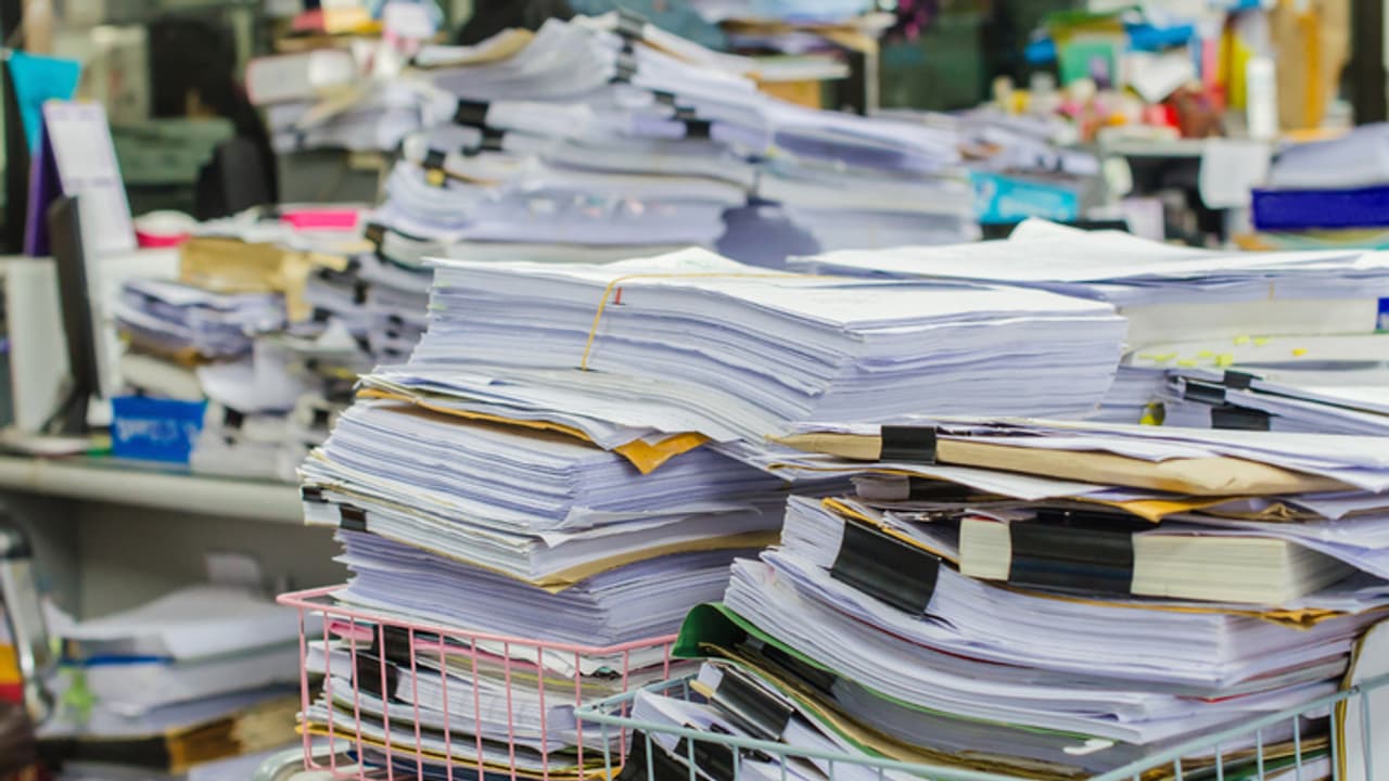 ఆర్టీఐ దరఖాస్తుకు 40 వేల పేజీల సమాధానం.. డాక్యుమెంట్లతో నిండిపోయిన SUV, సర్కారుకు రూ. 80 వేల నష్టం