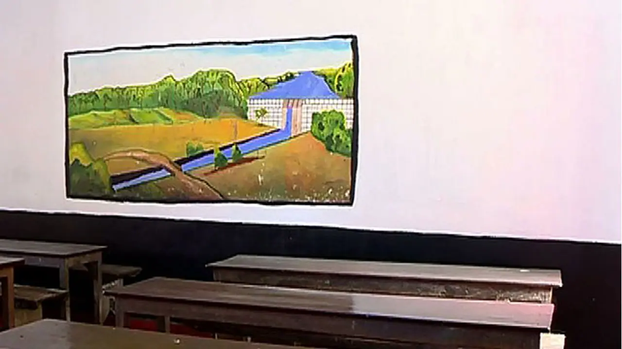 ಪೆನ್ ಡೇ ಆಚರಿಸಿದ 80 ವಿದ್ಯಾರ್ಥಿನಿಯರ ಸಮವಸ್ತ್ರ ಬಿಚ್ಚಿಸಿ ಮನೆಗೆ ಕಳುಹಿಸಿದ ಪ್ರಿನ್ಸಿಪಾಲ್ ಪೆನ್ ಡೇ ಆಚರಿಸಿದ 80 ವಿದ್ಯಾರ್ಥಿನಿಯರ ಸಮವಸ್ತ್ರ ಬಿಚ್ಚಿಸಿ ಮನೆಗೆ ಕಳುಹಿಸಿದ ಪ್ರಿನ್ಸಿಪಾಲ್