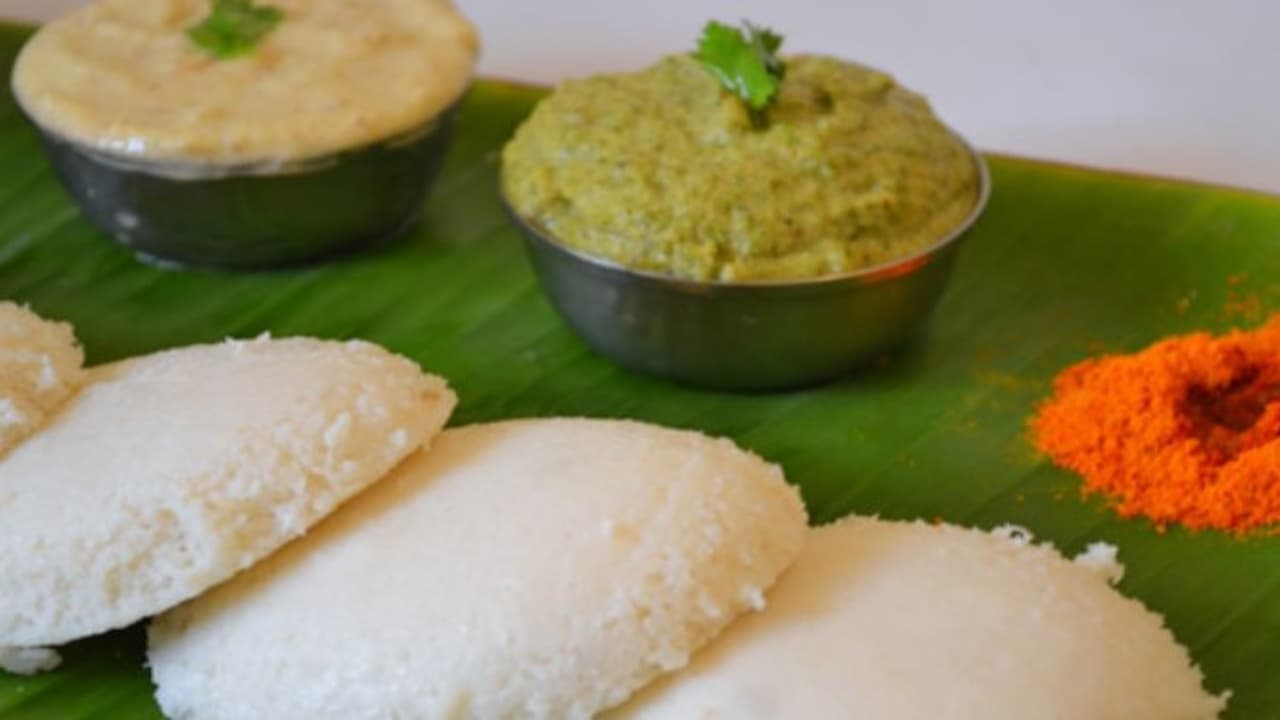 இட்லியை காலை உணவாக எடுப்பதால் கிடைக்கும் நன்மைகள்… இட்லியை காலை உணவாக எடுப்பதால் கிடைக்கும் நன்மைகள்…