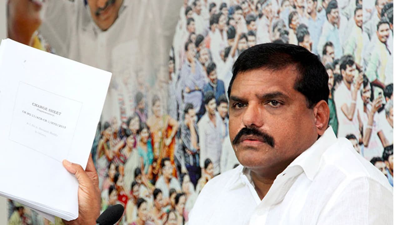 రాజధాని మార్పుపై క్లారిటీ... మంత్రి బొత్స లిఖితపూర్వక ప్రకటన రాజధాని మార్పుపై క్లారిటీ... మంత్రి బొత్స లిఖితపూర్వక ప్రకటన