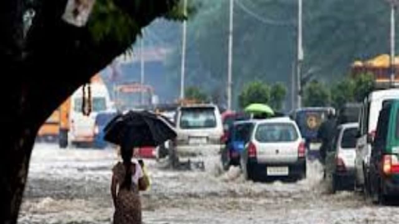 தமிழ்நாட்டுக்கு இனி மேல்தான் மழையே !! வளி மண்டல சுழற்சி காரணமாக அடுத்த 2 நாளைக்கு வெளுத்து வாங்கப் போகுது !!! தமிழ்நாட்டுக்கு இனி மேல்தான் மழையே !! வளி மண்டல சுழற்சி காரணமாக அடுத்த 2 நாளைக்கு வெளுத்து வாங்கப் போகுது !!!