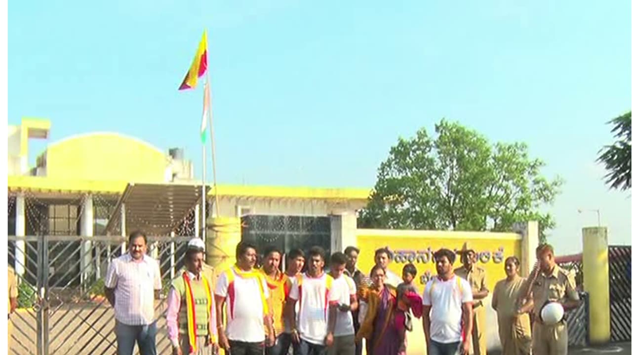 ಎಂಇಎಸ್ ಸೊಕ್ಕಡಗಿಸಿದ ಕನ್ನಡಿಗರು; ಬೆಳಗಾವಿ ಪಾಲಿಕೆ ಮುಂದೆ ಕನ್ನಡ ಡಿಂಡಿಮ