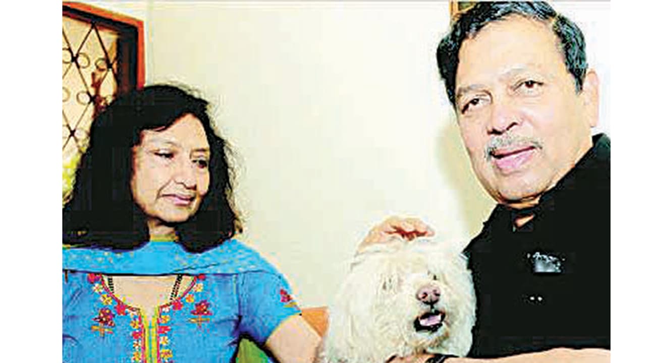 ಗೆಳೆಯನ ತಂಗಿ ಜೊತೆ ಪ್ರೇಮಾಂಕುರವಾಯ್ತು; ತಮ್ಮ ಲವ್ ಸ್ಟೋರಿಯನ್ನು ಸಂತೋಷ್ ಹೆಗ್ಡೆ ಬಿಚ್ಚಿಟ್ಟಿದ್ದು ಹೀಗೆ ಗೆಳೆಯನ ತಂಗಿ ಜೊತೆ ಪ್ರೇಮಾಂಕುರವಾಯ್ತು; ತಮ್ಮ ಲವ್ ಸ್ಟೋರಿಯನ್ನು ಸಂತೋಷ್ ಹೆಗ್ಡೆ ಬಿಚ್ಚಿಟ್ಟಿದ್ದು ಹೀಗೆ