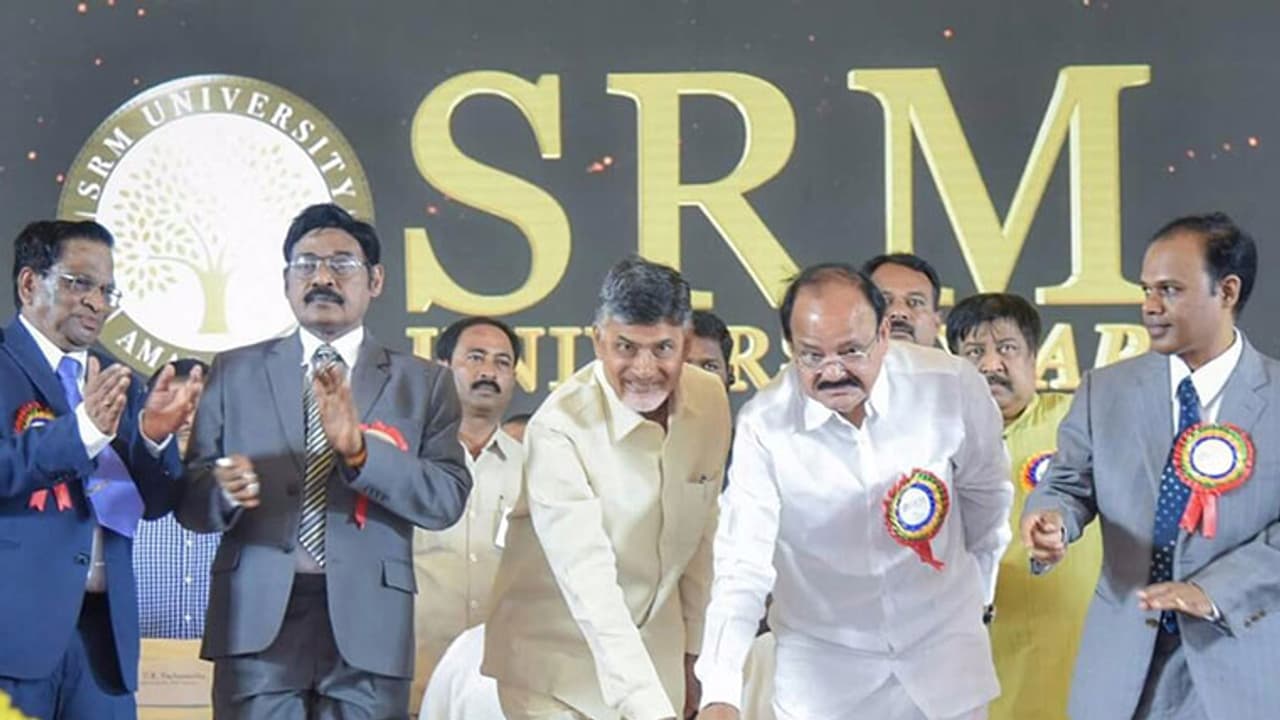 అమరావతిలో మొదటి యూనివర్శిటి మొదలయింది