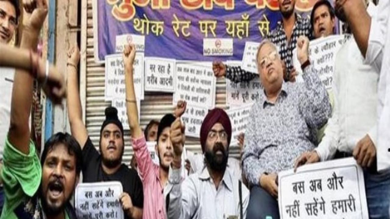 கருணை காட்டுமா உச்சநீதிமன்றம்...? மேல்முறையீடு செய்த பட்டாசு விற்பனையாளர்கள்...! கருணை காட்டுமா உச்சநீதிமன்றம்...? மேல்முறையீடு செய்த பட்டாசு விற்பனையாளர்கள்...!