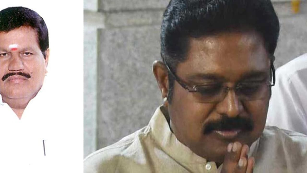 "எடப்பாடியைக் கண்டு சூலூர் பயப்படாது..!!" தெறிக்க விட்ட அதிமுக எம்எல்ஏ... திணறும் டி.டி.வி. தினகரன் "எடப்பாடியைக் கண்டு சூலூர் பயப்படாது..!!" தெறிக்க விட்ட அதிமுக எம்எல்ஏ... திணறும் டி.டி.வி. தினகரன்