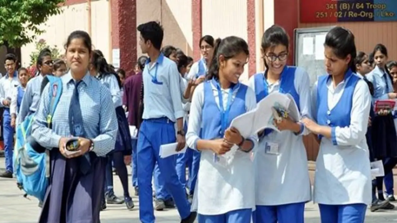 பள்ளிகளில் சுற்றுலா செல்ல முன் அனுமதி பெறவேண்டும் – தமிழ்நாடு மெட்ரிக்குலேஷன் பள்ளிகள் இயக்குநர் சுற்றறிக்கை