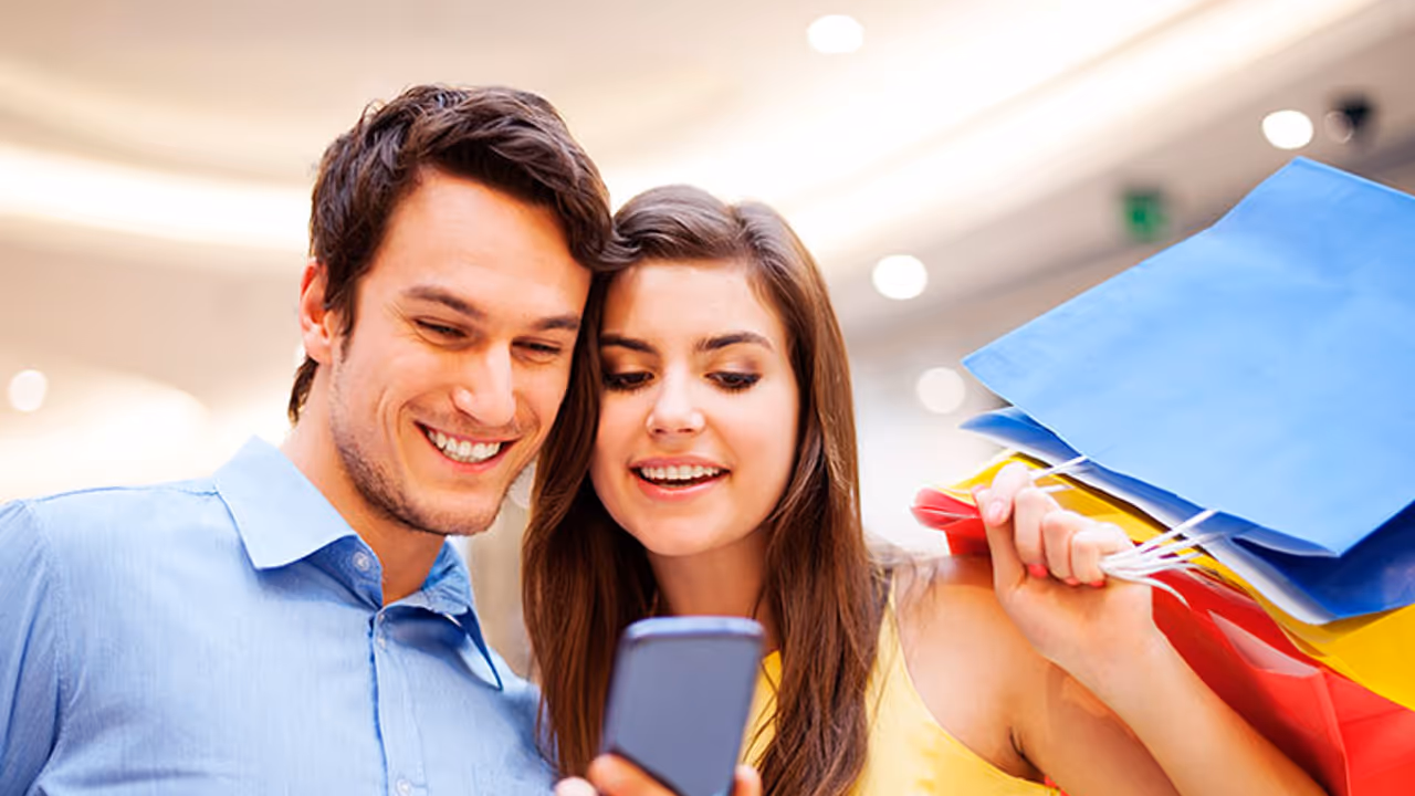 ಶಾಪಿಂಗ್ ನಲ್ಲಿ ಮೊಬೈಲ್ ಹೆಚ್ಚು ಬಳಸ್ತೀರಾ?ಹಾಗಾದ್ರೆ ನಿಮ್ಮ ಜೇಬು ಖಾಲಿ!