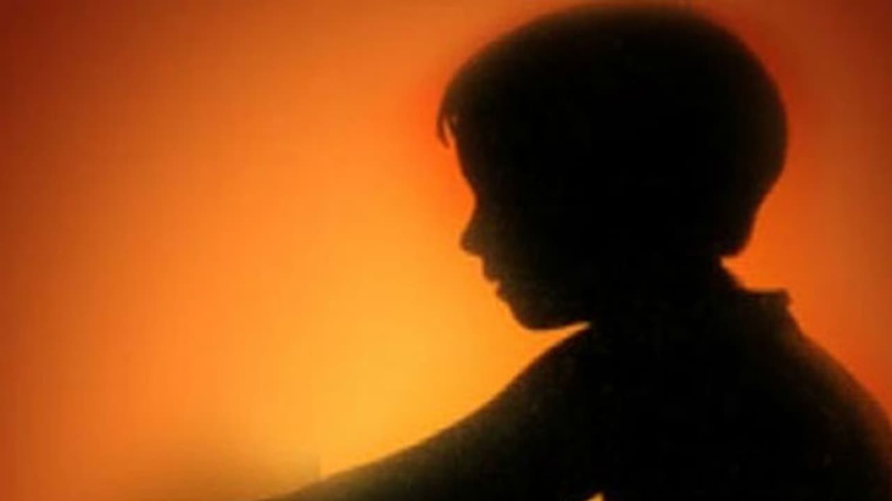 శిక్ష పేరుతో దండిస్తే నడవలేని స్థితికి విద్యార్థి... శిక్ష పేరుతో దండిస్తే నడవలేని స్థితికి విద్యార్థి...