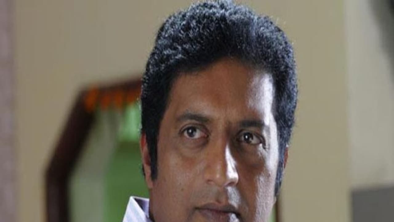 பத்து நாட்களுக்குள் மன்னிப்பு கேட்கணும் பாஜக எம்.பி க்கு, நடிகர் பிரகாஷ் ராஜ் கெடு... பத்து நாட்களுக்குள் மன்னிப்பு கேட்கணும் பாஜக எம்.பி க்கு, நடிகர் பிரகாஷ் ராஜ் கெடு...