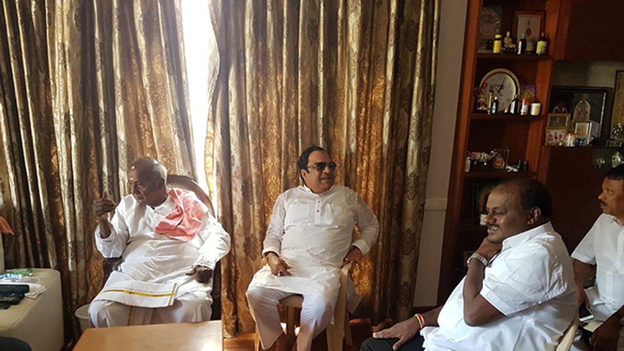 6 ಬಾರಿ ಗೆದ್ದವರನ್ನು ಅಧಿಕಾರದಿಂದ ಇಳಿಸಲು ಆಗುತ್ತಾ? ಹೀಗೆ ದೇವೇಗೌಡ್ರು ಹೇಳಿದ್ಯಾರಿಗೆ? 6 ಬಾರಿ ಗೆದ್ದವರನ್ನು ಅಧಿಕಾರದಿಂದ ಇಳಿಸಲು ಆಗುತ್ತಾ? ಹೀಗೆ ದೇವೇಗೌಡ್ರು ಹೇಳಿದ್ಯಾರಿಗೆ?