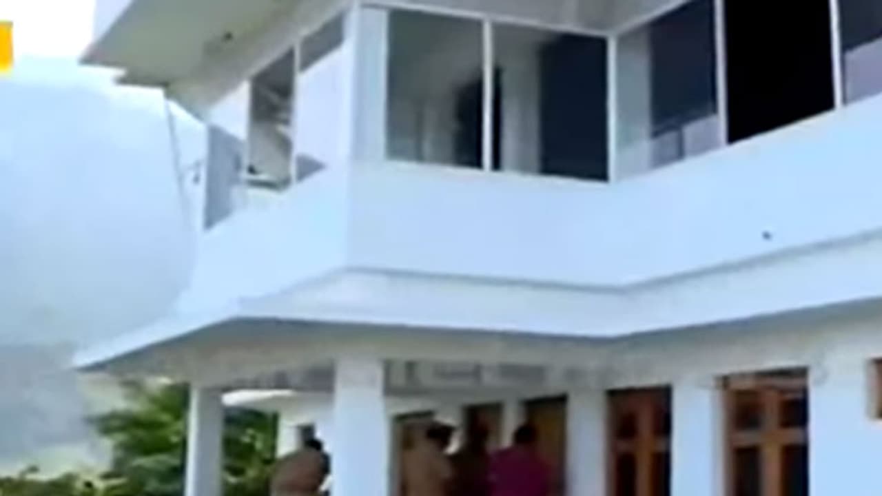 താമരശ്ശേരിയില് വനഭൂമി കയ്യേറി നിര്മിച്ച റിസോര്ട്ട് ഒഴിപ്പിച്ചു താമരശ്ശേരിയില് വനഭൂമി കയ്യേറി നിര്മിച്ച റിസോര്ട്ട് ഒഴിപ്പിച്ചു