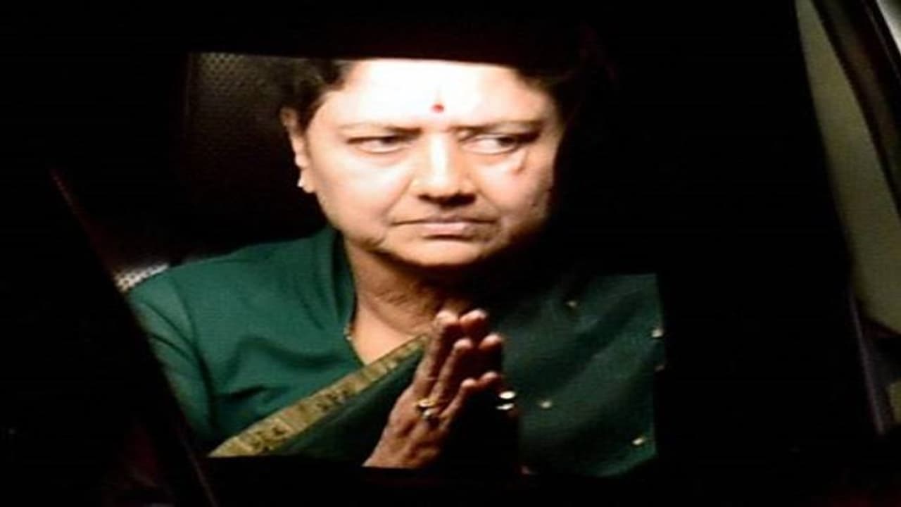 கடும் மன உளைச்சலில் சசிகலா... ஜெயிலில் அனைத்து வசதிகளும் உள்ளன எக்ஸ்குளூசிவ் தகவல்கள் கடும் மன உளைச்சலில் சசிகலா... ஜெயிலில் அனைத்து வசதிகளும் உள்ளன எக்ஸ்குளூசிவ் தகவல்கள்