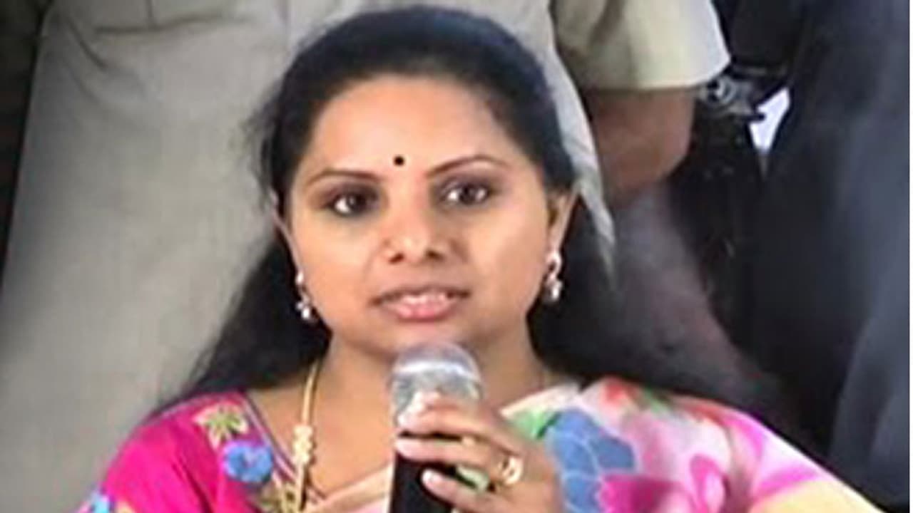 బాబు బ్యాచ్ కు ఇక్కట్లు ... కవితక్కకు చప్పట్లు బాబు బ్యాచ్ కు ఇక్కట్లు ... కవితక్కకు చప్పట్లు