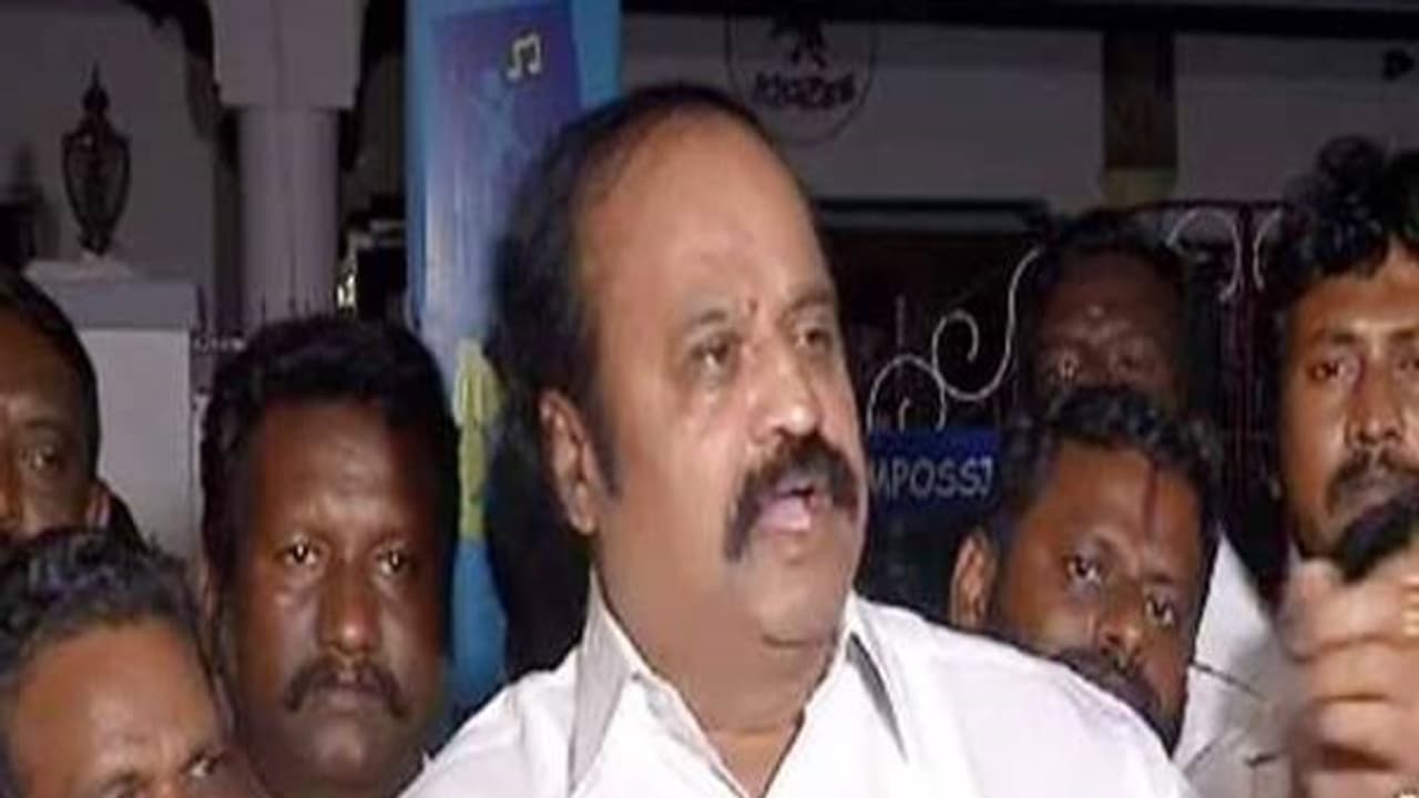 இது மட்டும் நடந்தால்.. நான் கட்சியை விட்டே விலகிவிடுகிறேன்..!தமிழிசைக்கு புகழேந்தி சவால்..! இது மட்டும் நடந்தால்.. நான் கட்சியை விட்டே விலகிவிடுகிறேன்..!தமிழிசைக்கு புகழேந்தி சவால்..!