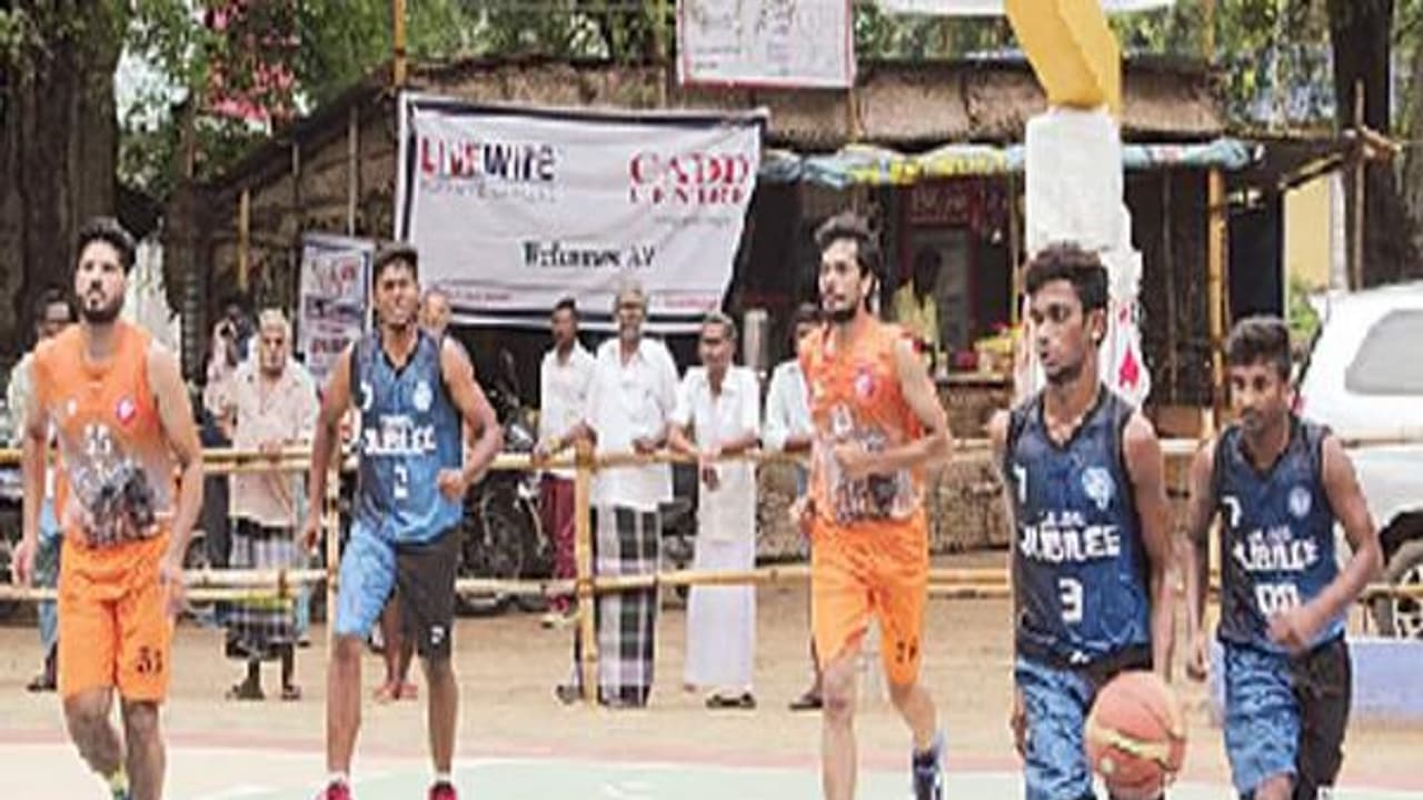 அகில இந்திய கூடைப்பந்து போட்டியில் வெற்றி பெற்று அசத்திய அணிகள் இவைதான்... அகில இந்திய கூடைப்பந்து போட்டியில் வெற்றி பெற்று அசத்திய அணிகள் இவைதான்...