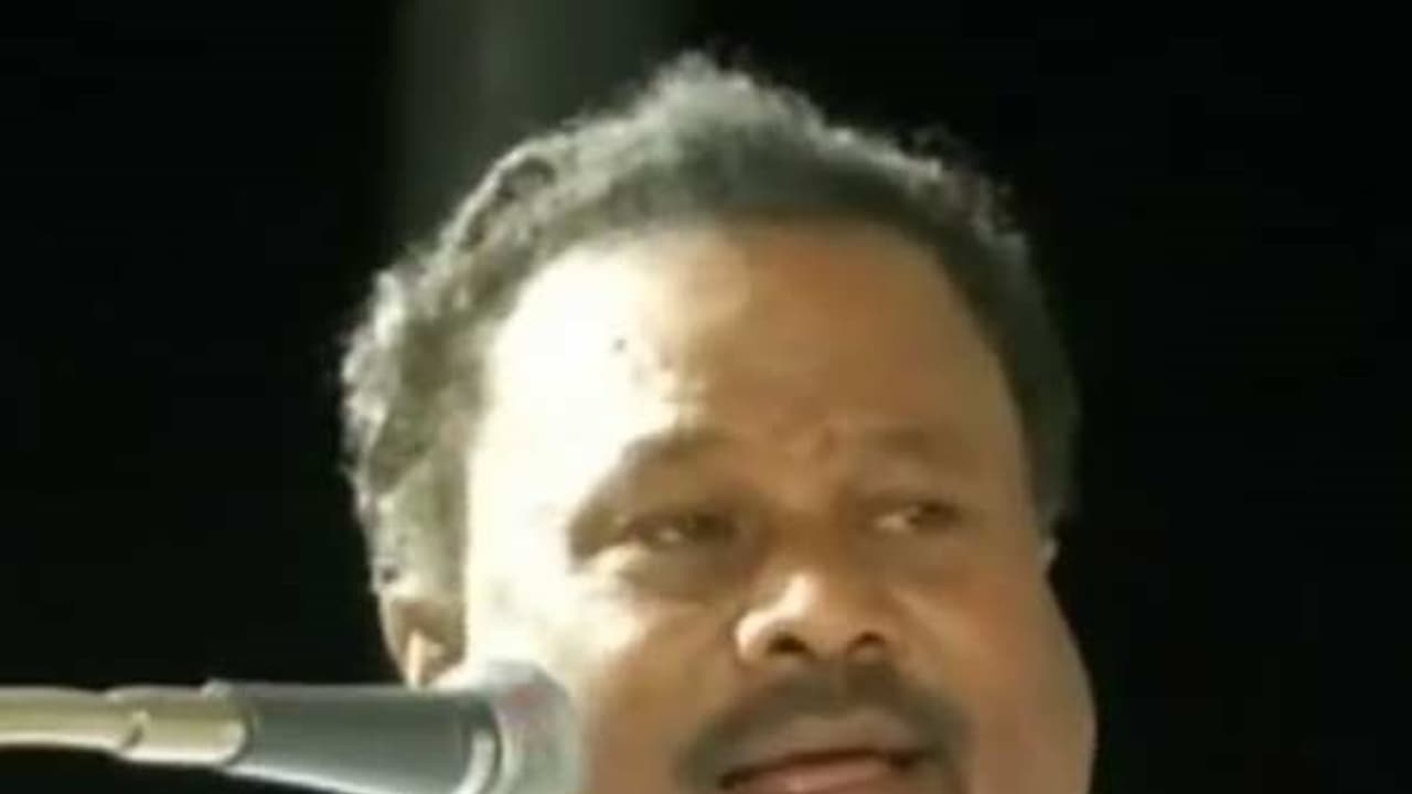 சொல்ல நினைத்தது அம்மாவிடமிருந்து கொள்ளையடித்த பணம் என்பதுதான்….நாக்கு உளறிவிட்டது… திடீர் பல்டி அடித்த திண்டுக்கல் சீனிவாசன்… சொல்ல நினைத்தது அம்மாவிடமிருந்து கொள்ளையடித்த பணம் என்பதுதான்….நாக்கு உளறிவிட்டது… திடீர் பல்டி அடித்த திண்டுக்கல் சீனிவாசன்…