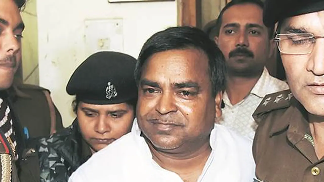 अखिलेश सरकार में मंत्री रहे गायत्री प्रजापति को गैंगरेप केस में उम्रकैद, फैसला सुनते ही फफक फफक कर रोने लगा.. अखिलेश सरकार में मंत्री रहे गायत्री प्रजापति को गैंगरेप केस में उम्रकैद, फैसला सुनते ही फफक फफक कर रोने लगा..