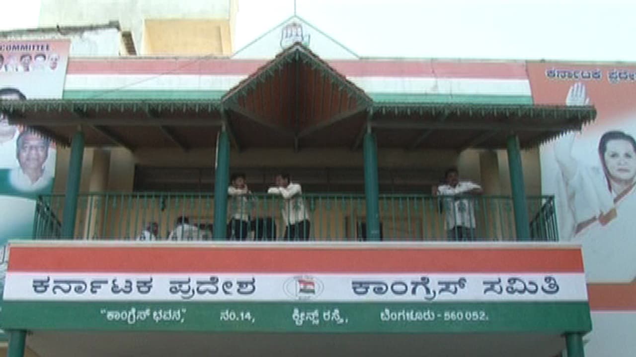 KPCC ಅಧ್ಯಕ್ಷ ಸ್ಥಾನ: ಡಿಕೆಶಿಗೆ ಡಿಚ್ಚಿ ಕೊಟ್ಟ ದಿನೇಶ್ ಗುಂಡೂರಾವ್ KPCC ಅಧ್ಯಕ್ಷ ಸ್ಥಾನ: ಡಿಕೆಶಿಗೆ ಡಿಚ್ಚಿ ಕೊಟ್ಟ ದಿನೇಶ್ ಗುಂಡೂರಾವ್