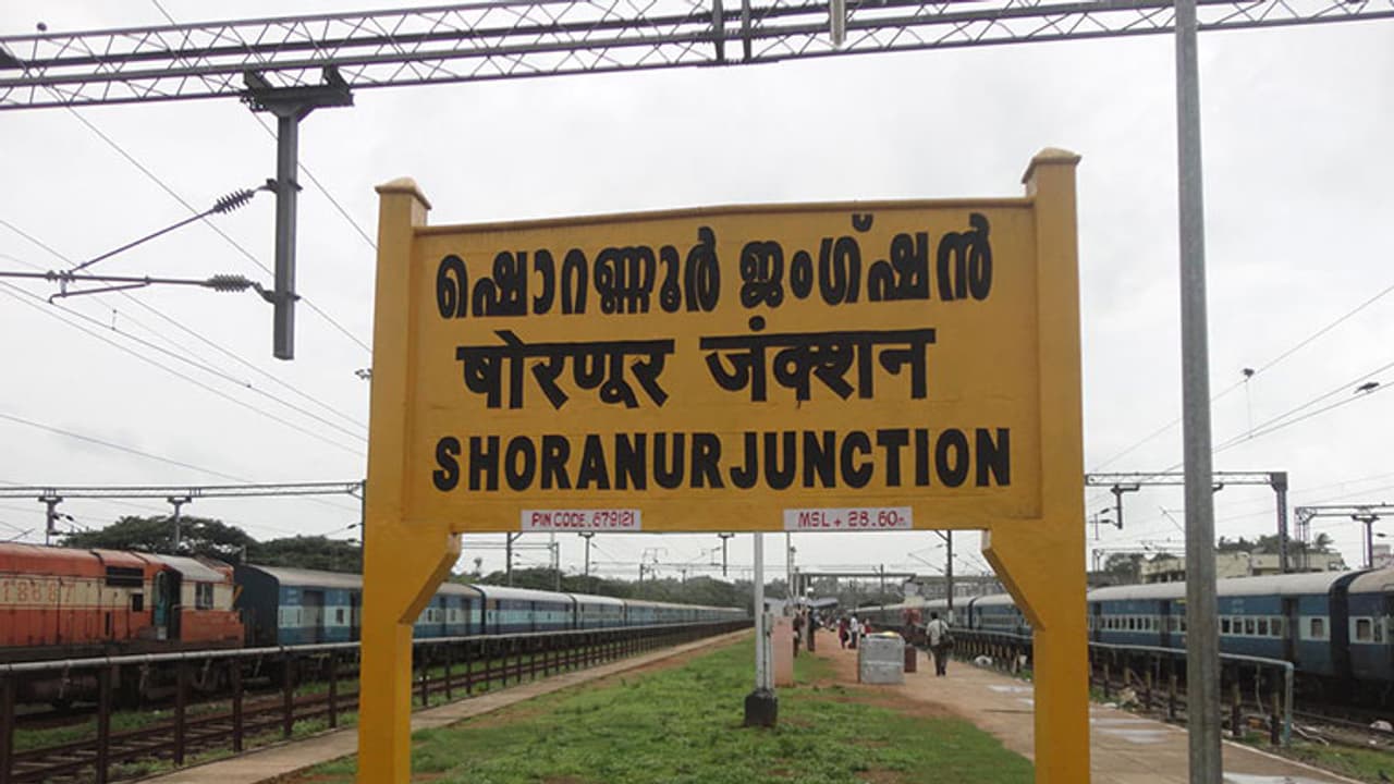 റെയില്വേയുടെ പരിഷ്കാരം: ഏപ്രില് ഒന്നുമുതല് ഷൊർണൂരിന് നഷ്ടം 14 തീവണ്ടികൾ റെയില്വേയുടെ പരിഷ്കാരം: ഏപ്രില് ഒന്നുമുതല് ഷൊർണൂരിന് നഷ്ടം 14 തീവണ്ടികൾ
