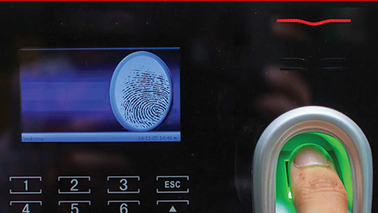 Fingerprint Fraud: ಮತ ಚಲಾವಣೆ ವೇಳೆ ವಂಚನೆ : ಸಾವಿರಾರು ರುಪಾಯಿ ಹಣ ಕಳೆದುಕೊಂಡ ಮಹಿಳೆಯರು! Fingerprint Fraud: ಮತ ಚಲಾವಣೆ ವೇಳೆ ವಂಚನೆ : ಸಾವಿರಾರು ರುಪಾಯಿ ಹಣ ಕಳೆದುಕೊಂಡ ಮಹಿಳೆಯರು!