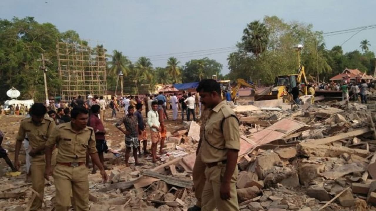 പുറ്റിങ്ങല് ദുരന്തം: ഉദ്യോഗസ്ഥരെയും പൊലീസിനെയും ഒഴിവാക്കിയ കുറ്റപത്രം ദുർബലമെന്ന് ക്രൈംബ്രാഞ്ച് മേധാവി പുറ്റിങ്ങല് ദുരന്തം: ഉദ്യോഗസ്ഥരെയും പൊലീസിനെയും ഒഴിവാക്കിയ കുറ്റപത്രം ദുർബലമെന്ന് ക്രൈംബ്രാഞ്ച് മേധാവി